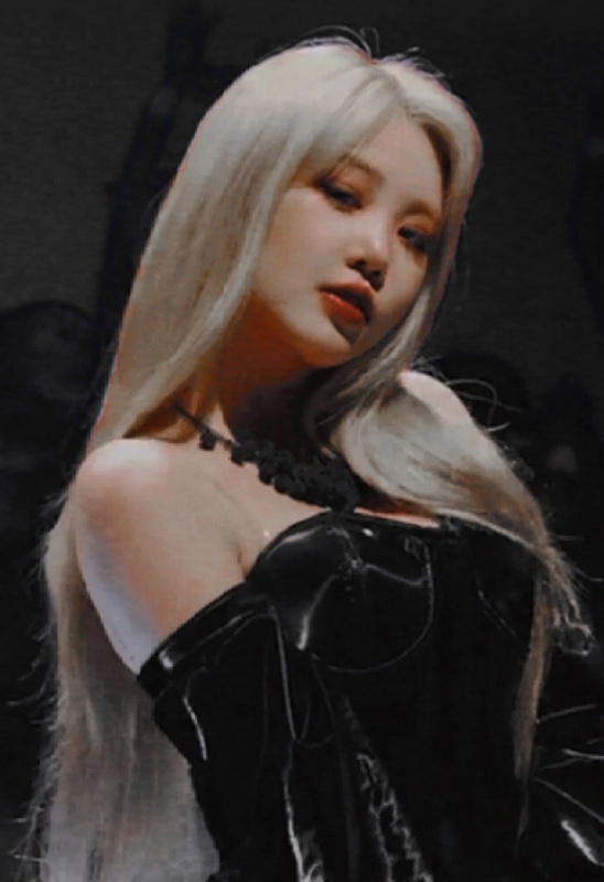 Visenya Brightflame - AI Character on RolePlai