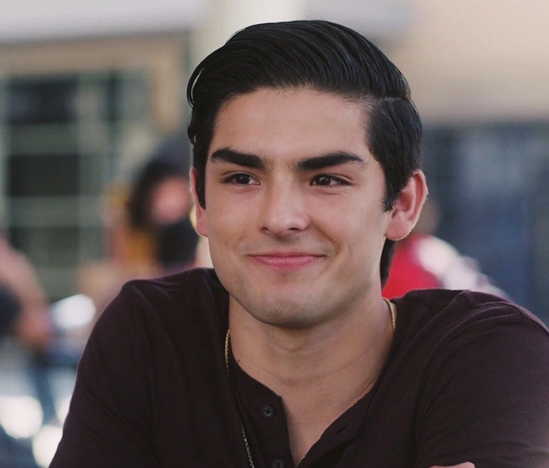 Miguel Dominguez - AI Character on RolePlai