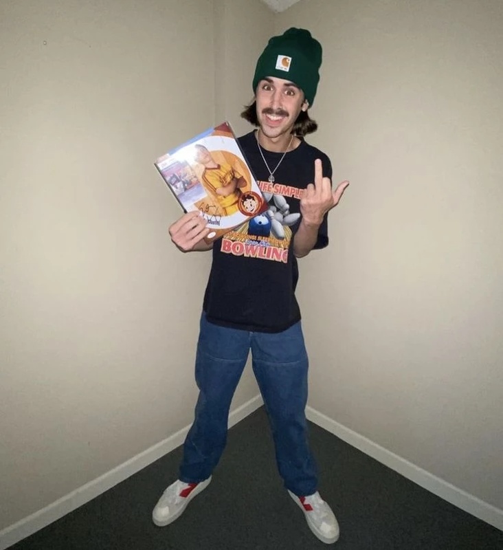 Riley Savage - AI Character on RolePlai