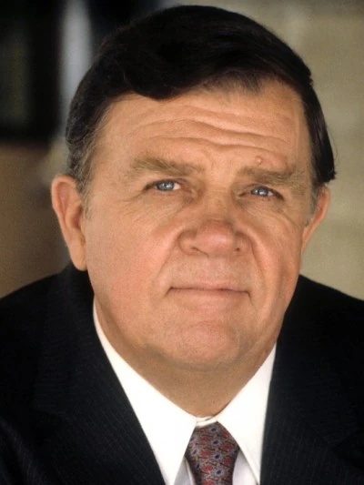 Pat Hingle - AI Character on RolePlai
