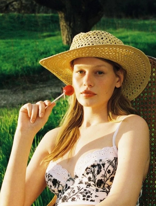 Shelly Summers - AI Character on RolePlai