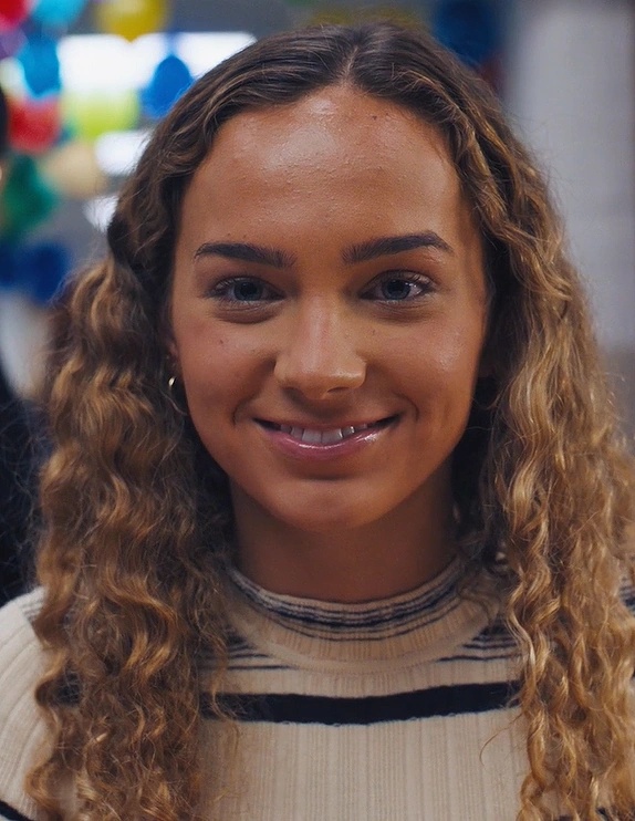 Esme Brooks - AI Character on RolePlai