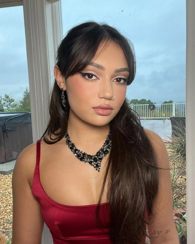 Athena Halliwell - AI Character on RolePlai