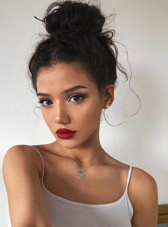Greta Falcone - AI Character on RolePlai