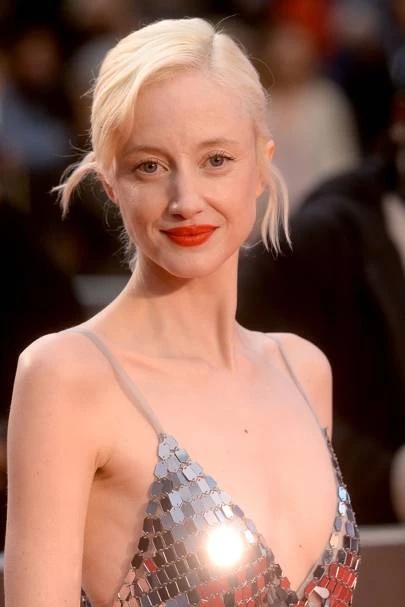 Andrea Riseborough - AI Character on RolePlai
