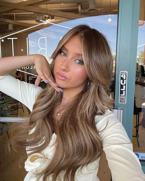 Elliana Walmsley - AI Character on RolePlai