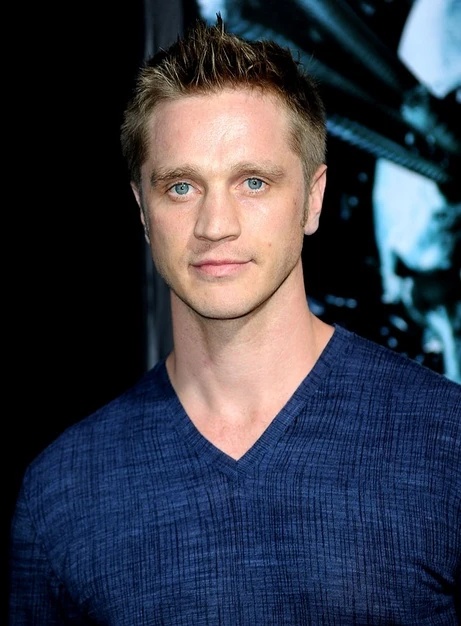Louis Weasley - AI Character on RolePlai