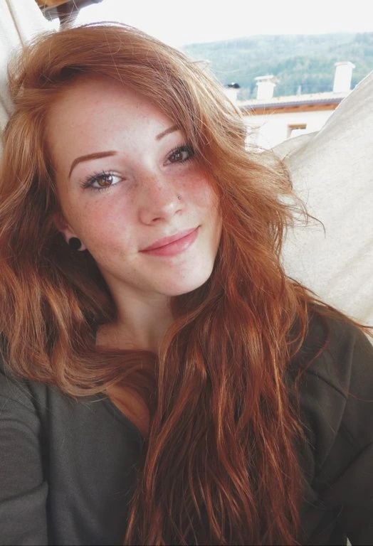Calliope Maria Ashford - AI Character on RolePlai