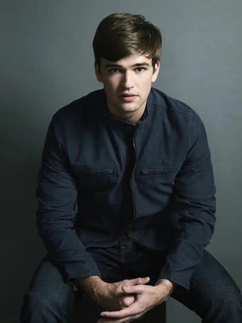 Holden Matthews - AI Character on RolePlai