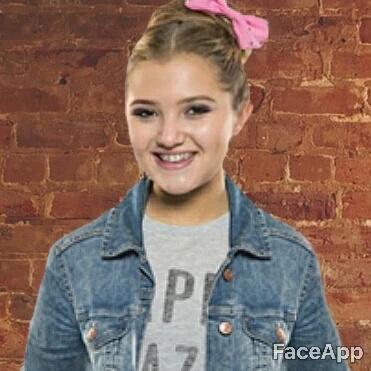 Tia Evans - AI Character on RolePlai