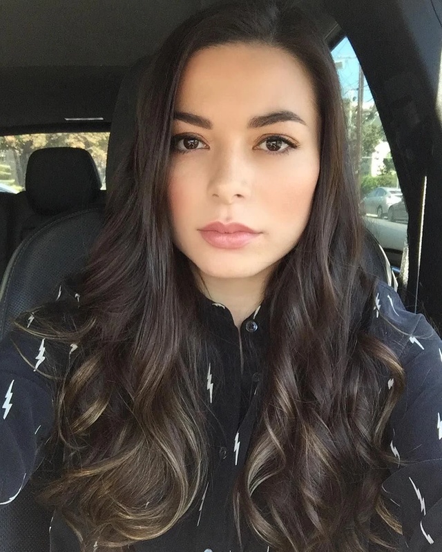 Miranda Cosgrove - AI Character on RolePlai