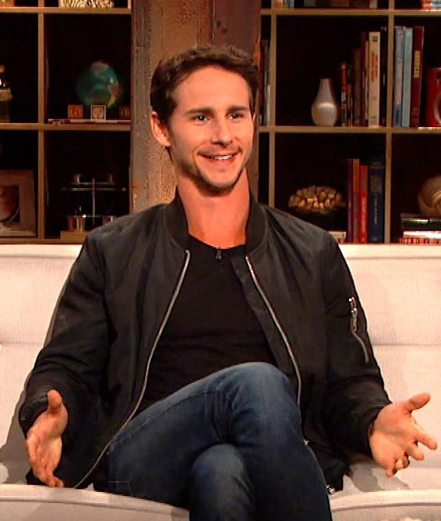 Kelly Blatz - AI Character on RolePlai