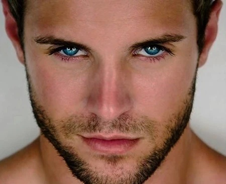 Derek Novak - AI Character on RolePlai