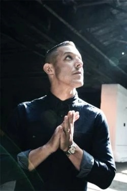 Linus "AK" Gutiérrez - AI Character on RolePlai
