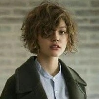 Danni/y Redmayne - AI Character on RolePlai