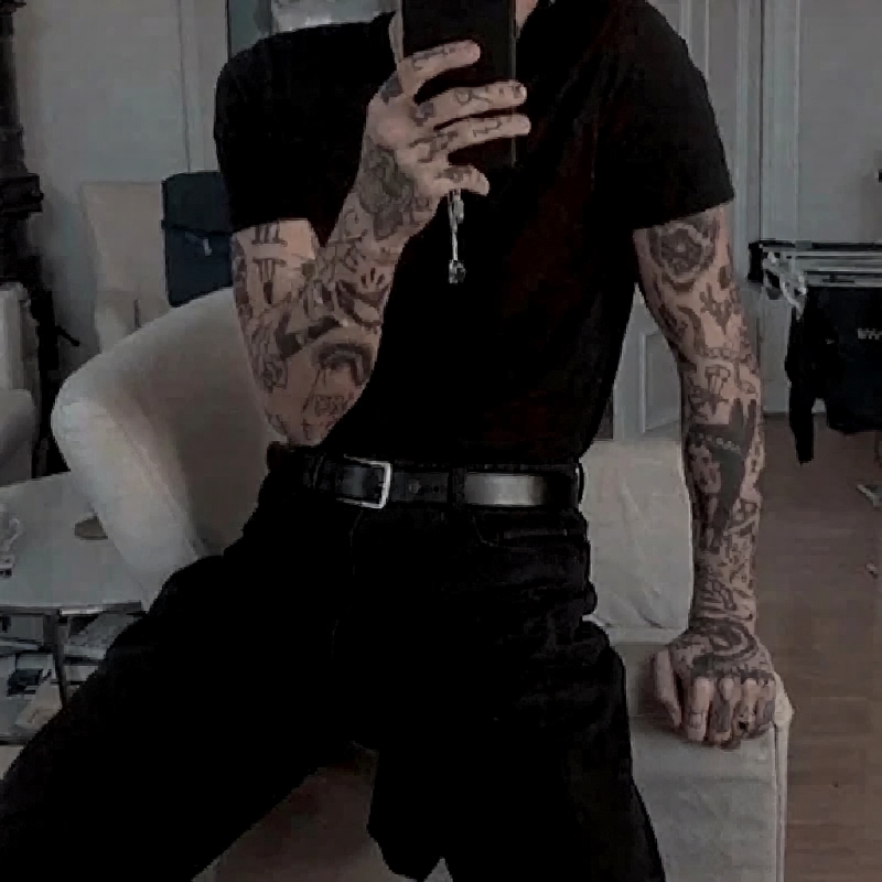 Alex Miller - AI Character on RolePlai