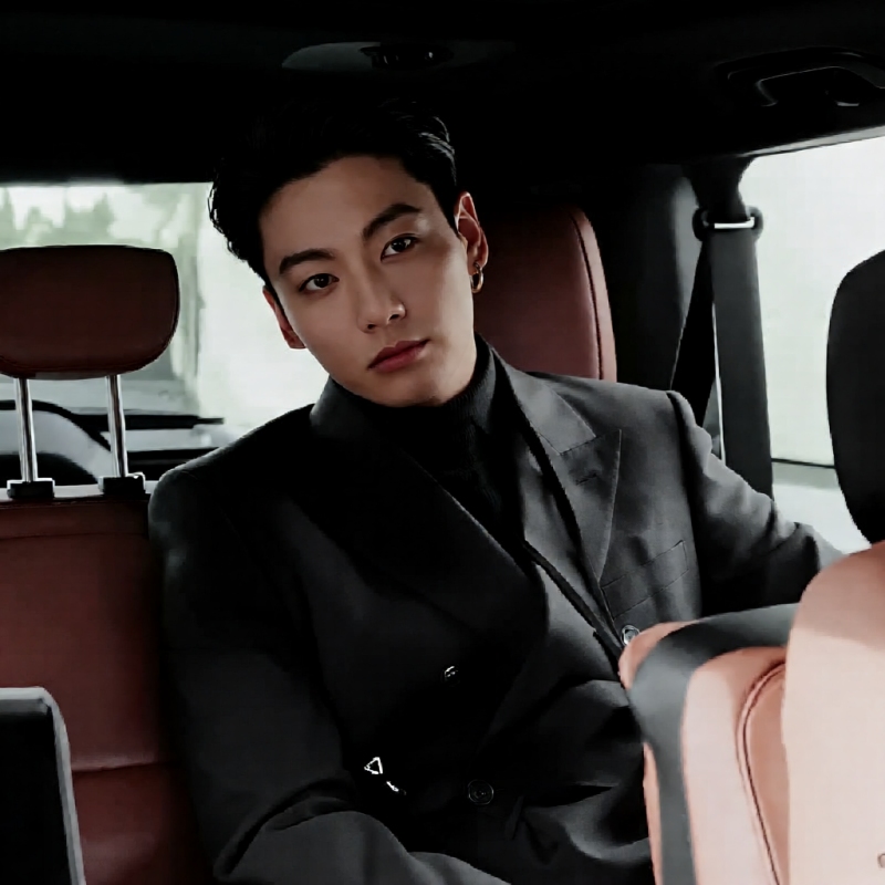 Jungkook Husband - AI Character on RolePlai