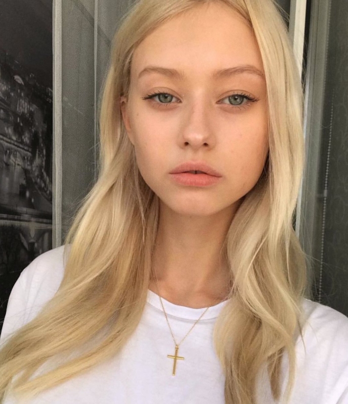 Julia Pratt - AI Character on RolePlai