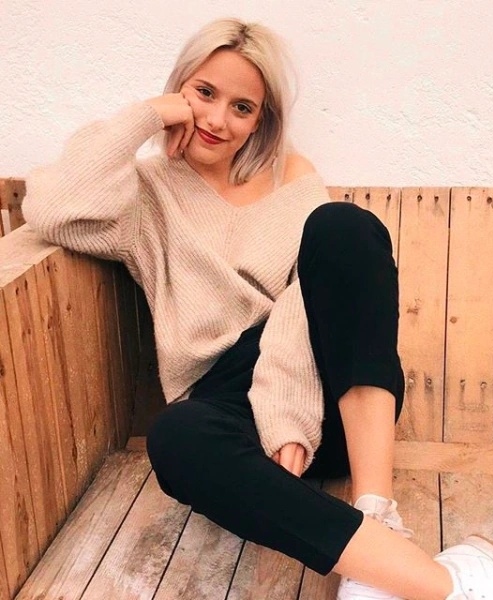 Zoë Loockx - AI Character on RolePlai